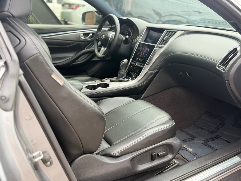 Photo 19 of this INFINITI Q60