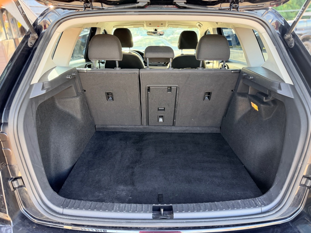 Photo 21 of this VOLKSWAGEN TAOS