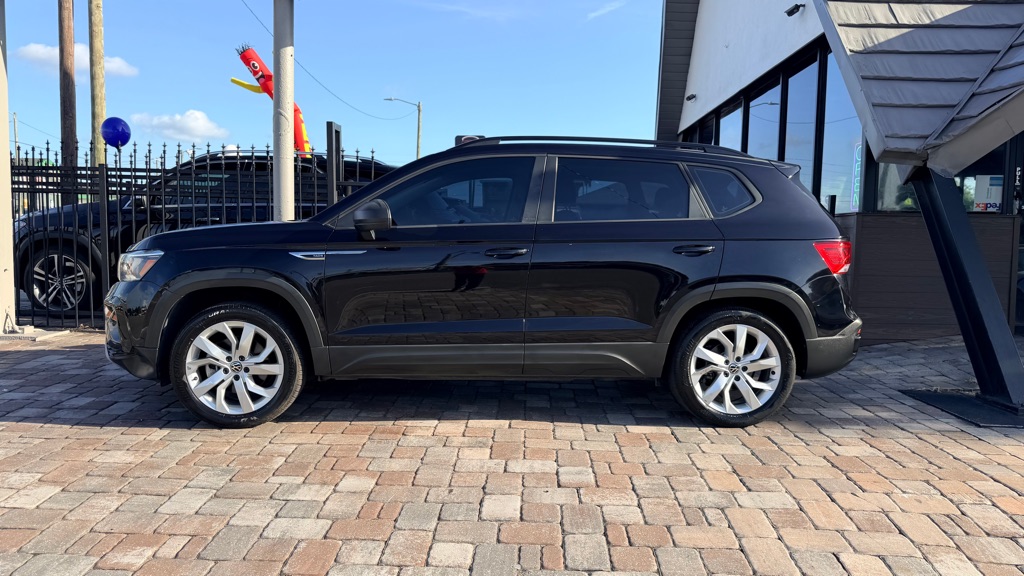Photo 7 of this VOLKSWAGEN TAOS