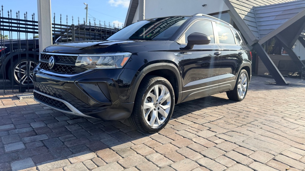 Photo 6 of this VOLKSWAGEN TAOS