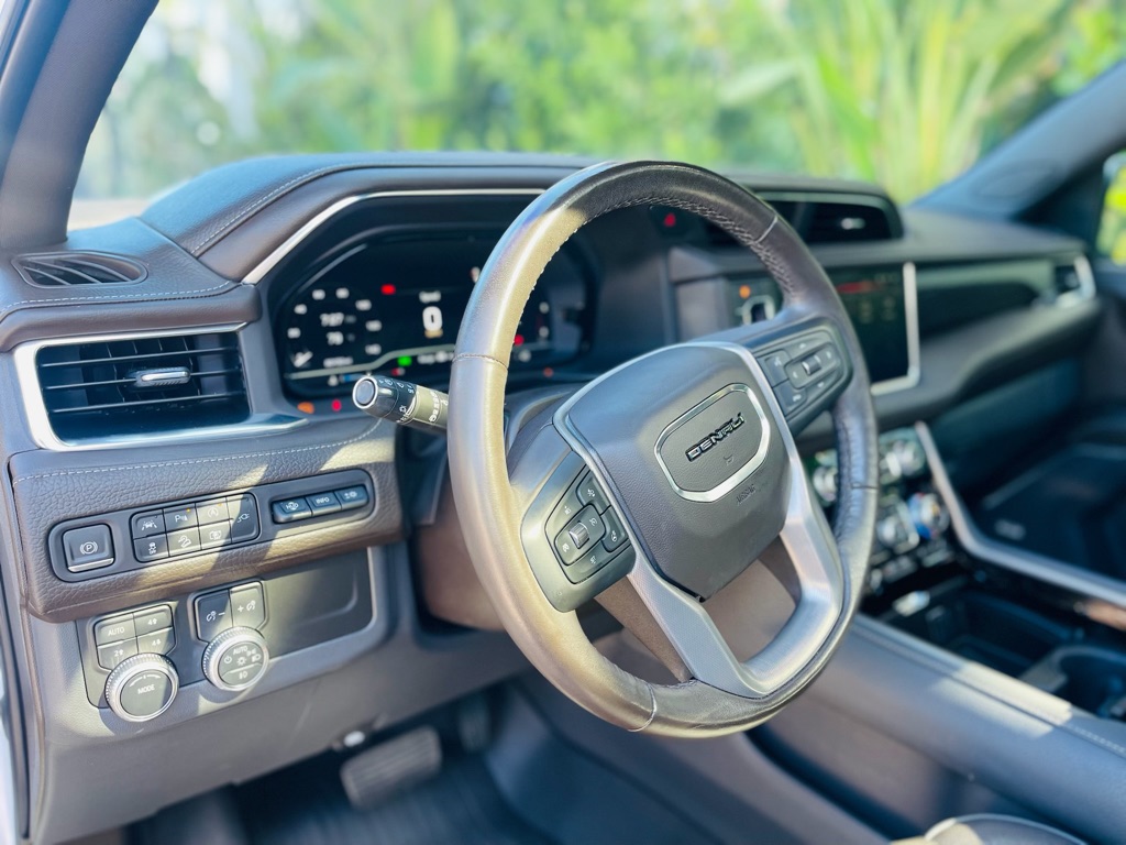 Photo 16 of this GMC YUKON