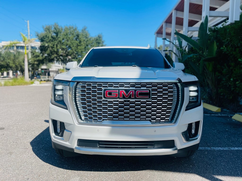 Photo 2 of this GMC YUKON