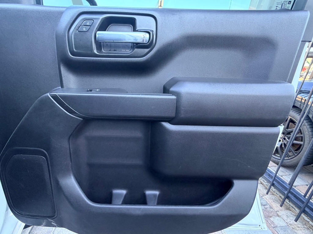 Photo 27 of this CHEVROLET SILVERADO 1500