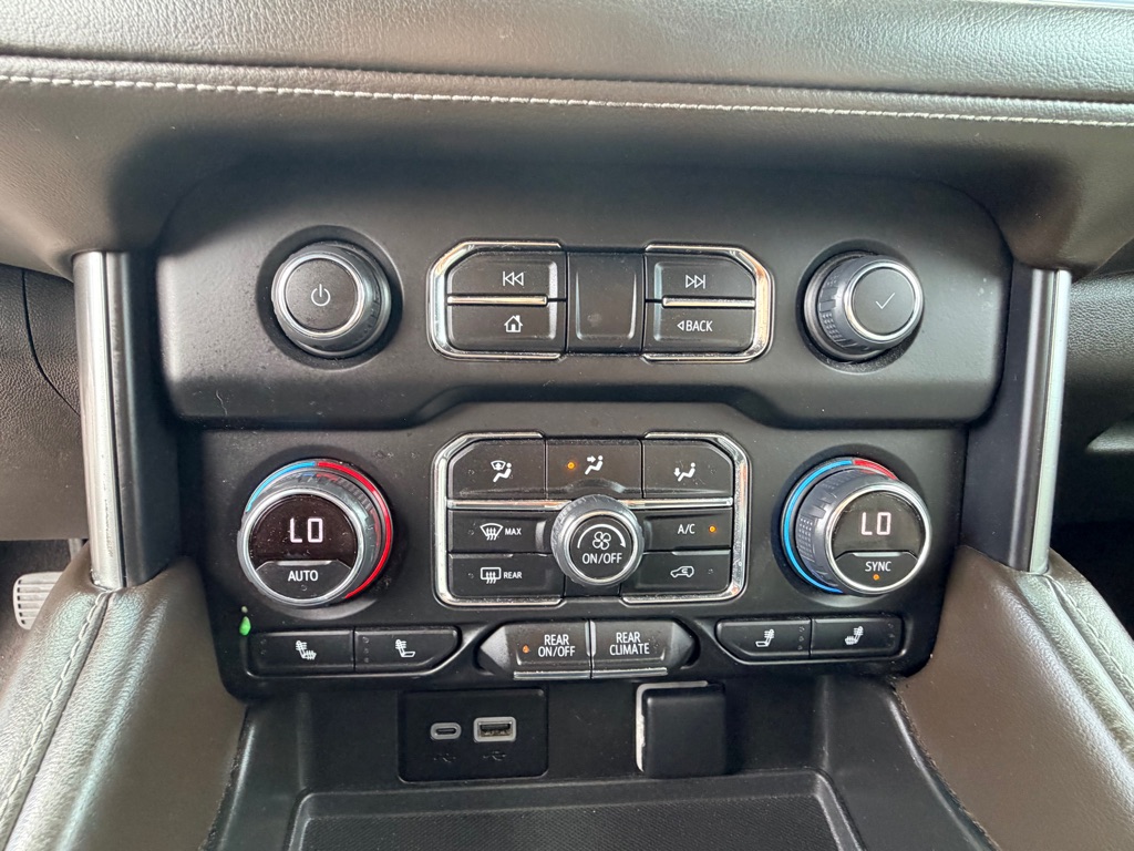 Photo 14 of this CHEVROLET SUBURBAN