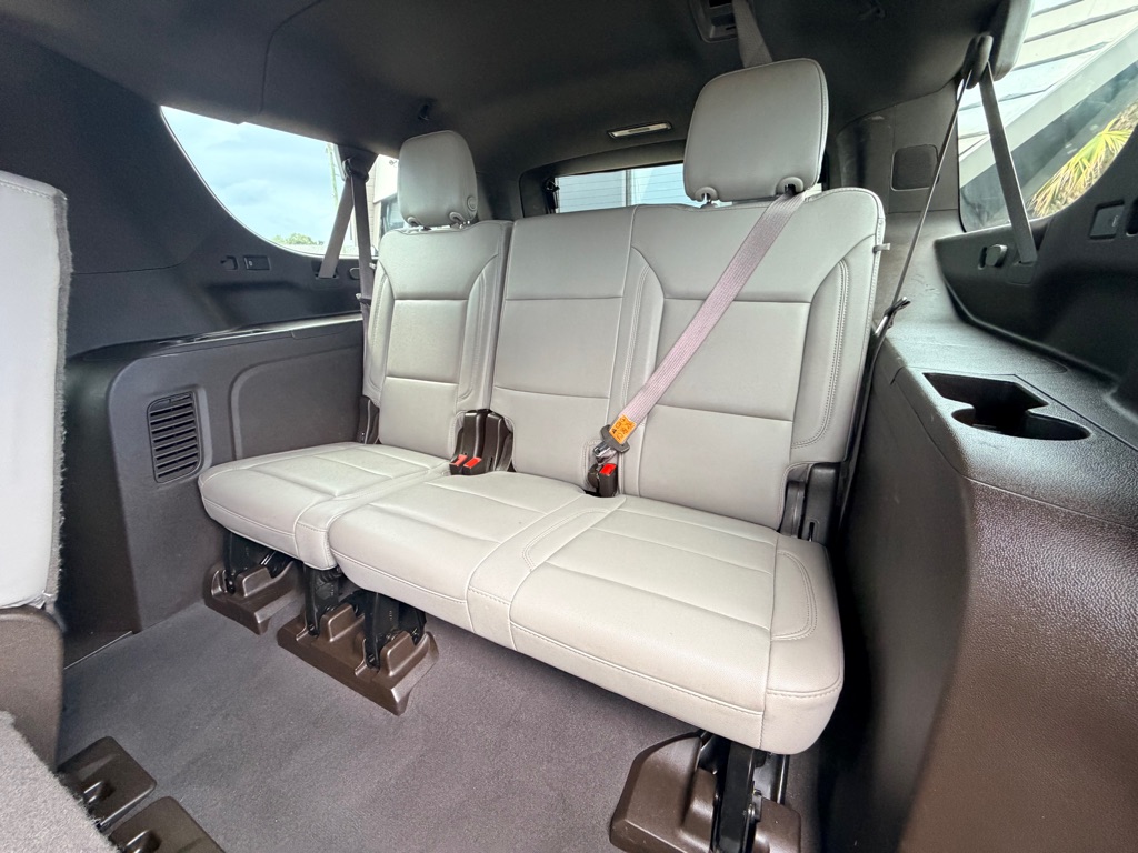 Photo 16 of this CHEVROLET SUBURBAN