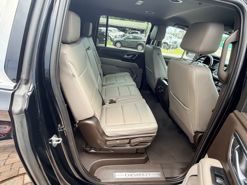 Photo 17 of this CHEVROLET SUBURBAN