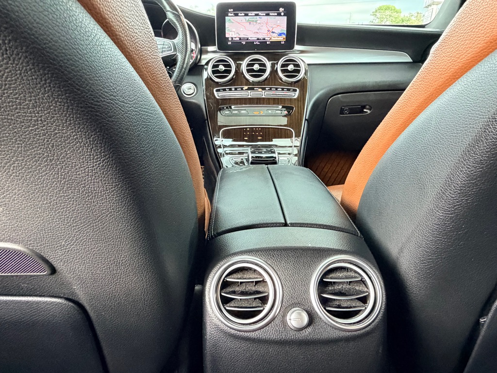 Photo 26 of this MERCEDES-BENZ GLC COUPE