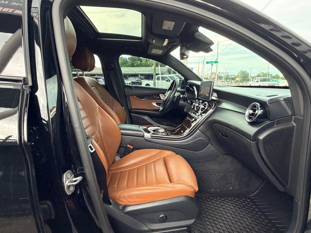 Photo 20 of this MERCEDES-BENZ GLC COUPE