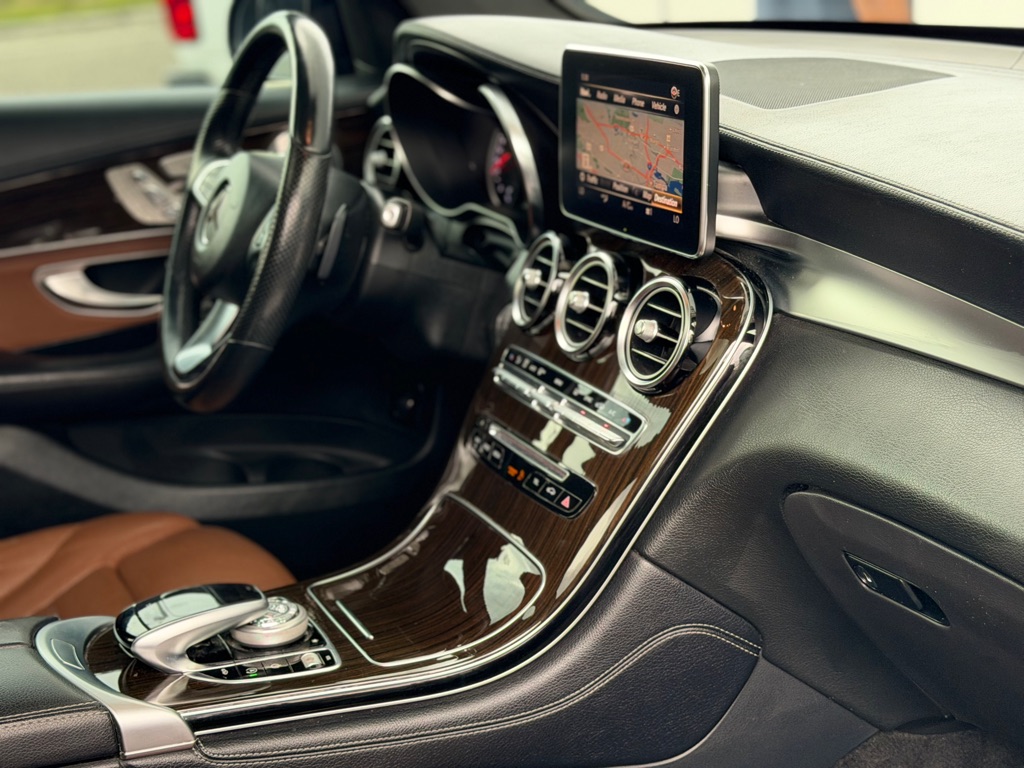 Photo 21 of this MERCEDES-BENZ GLC COUPE