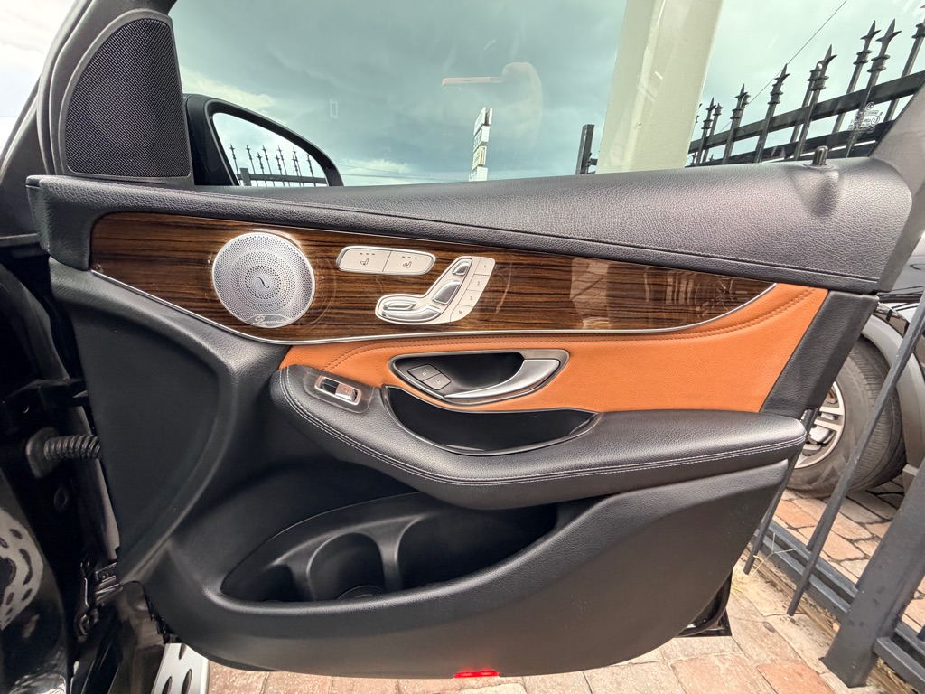 Photo 28 of this MERCEDES-BENZ GLC COUPE