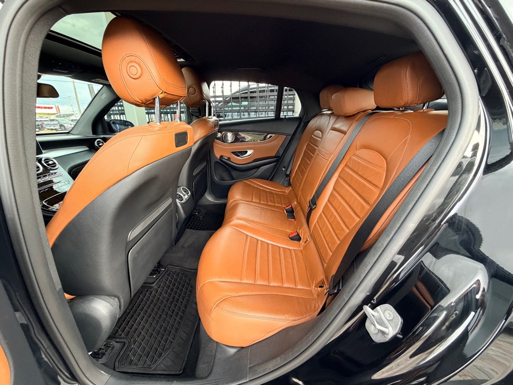 Photo 17 of this MERCEDES-BENZ GLC COUPE