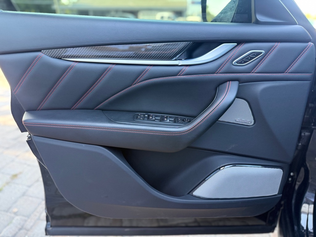 Photo 38 of this MASERATI LEVANTE