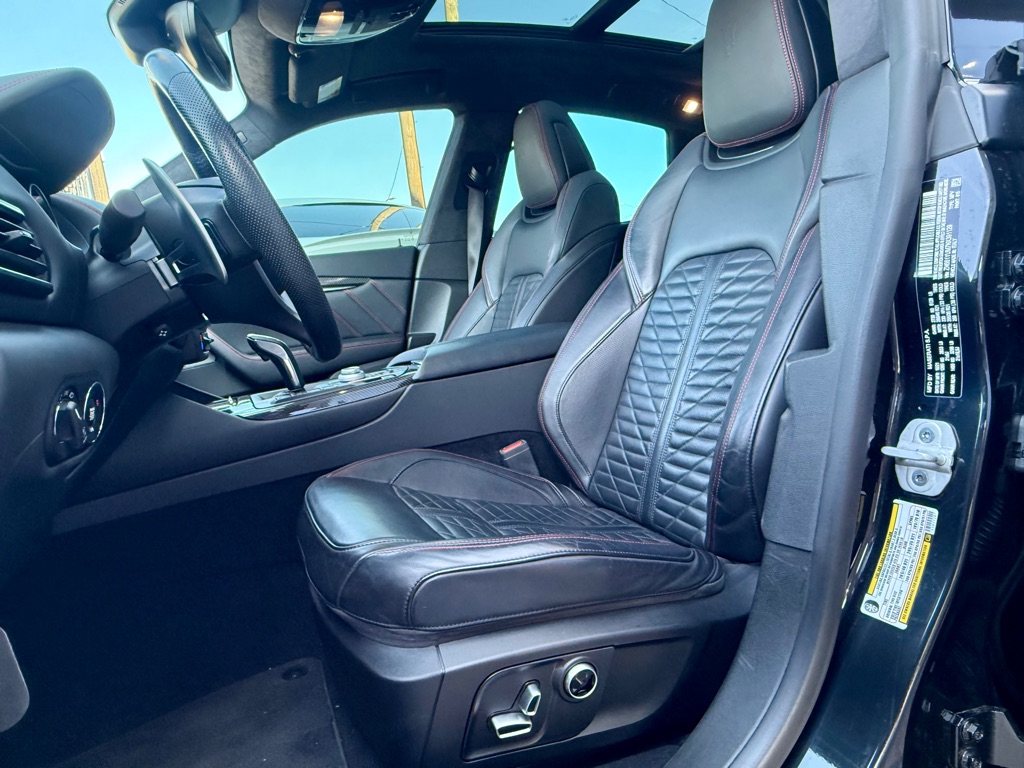 Photo 15 of this MASERATI LEVANTE