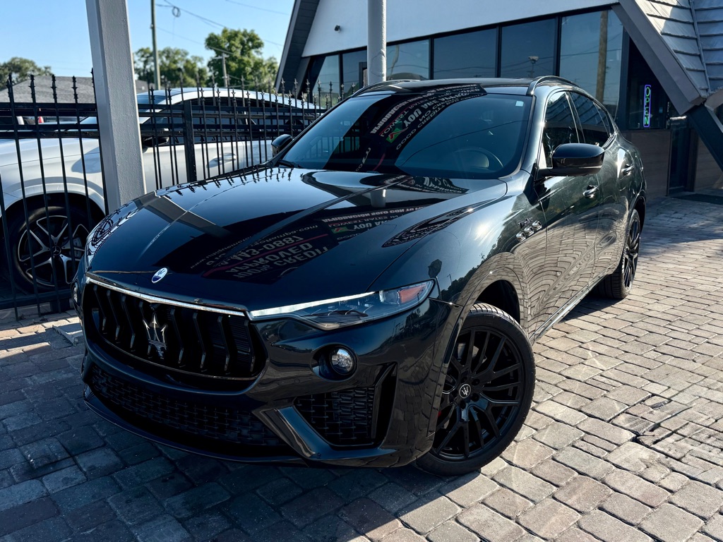 Photo 2 of this MASERATI LEVANTE