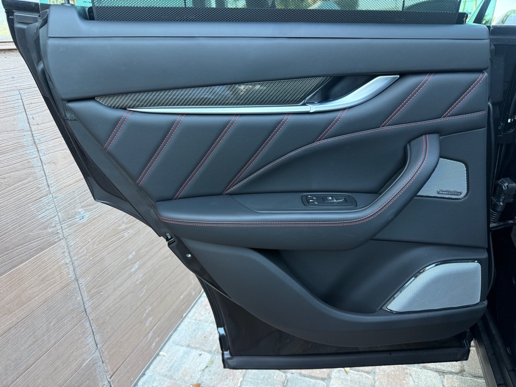 Photo 40 of this MASERATI LEVANTE