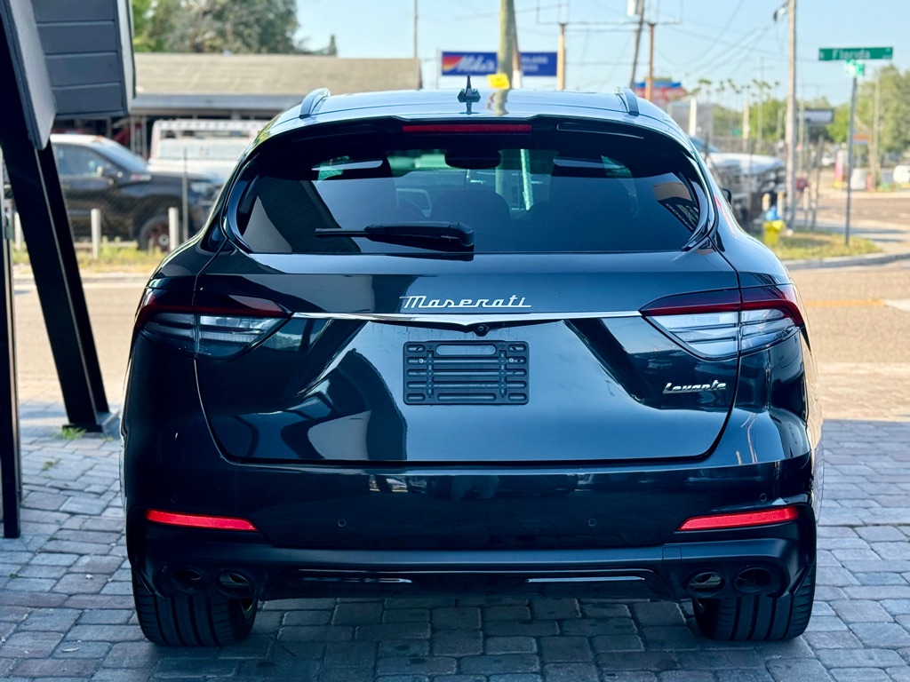 Photo 9 of this MASERATI LEVANTE