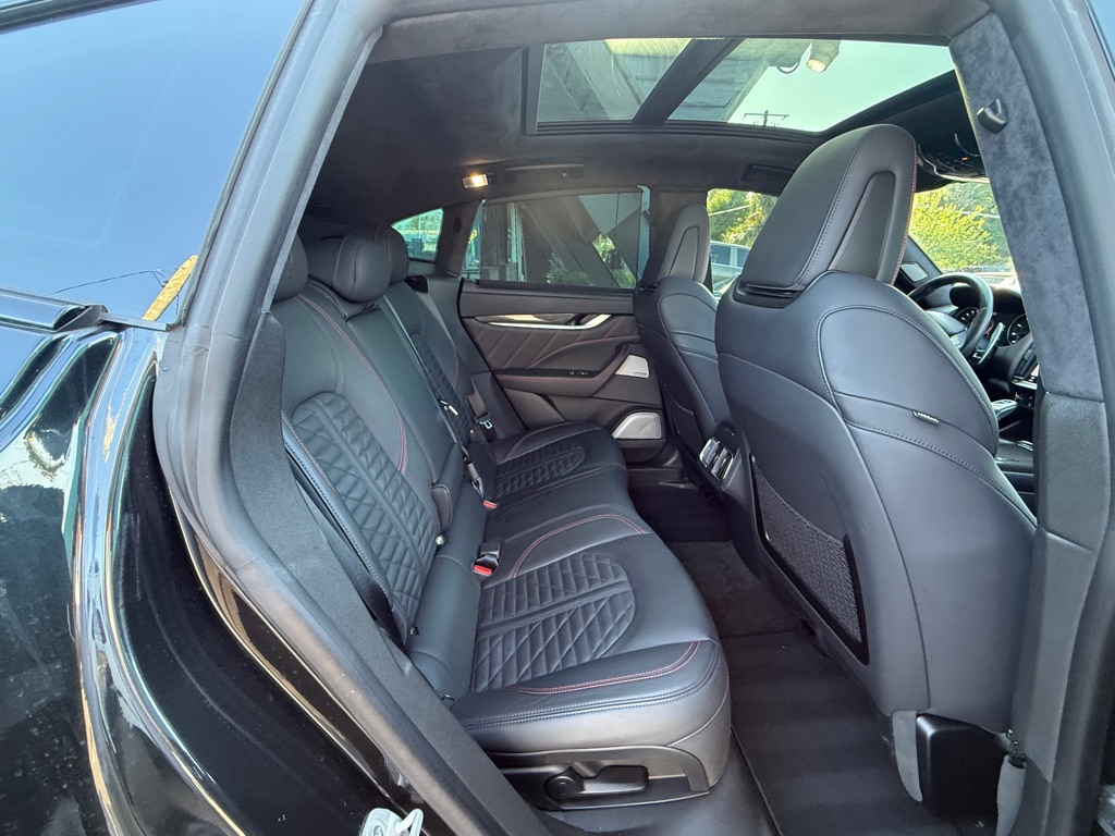 Photo 25 of this MASERATI LEVANTE
