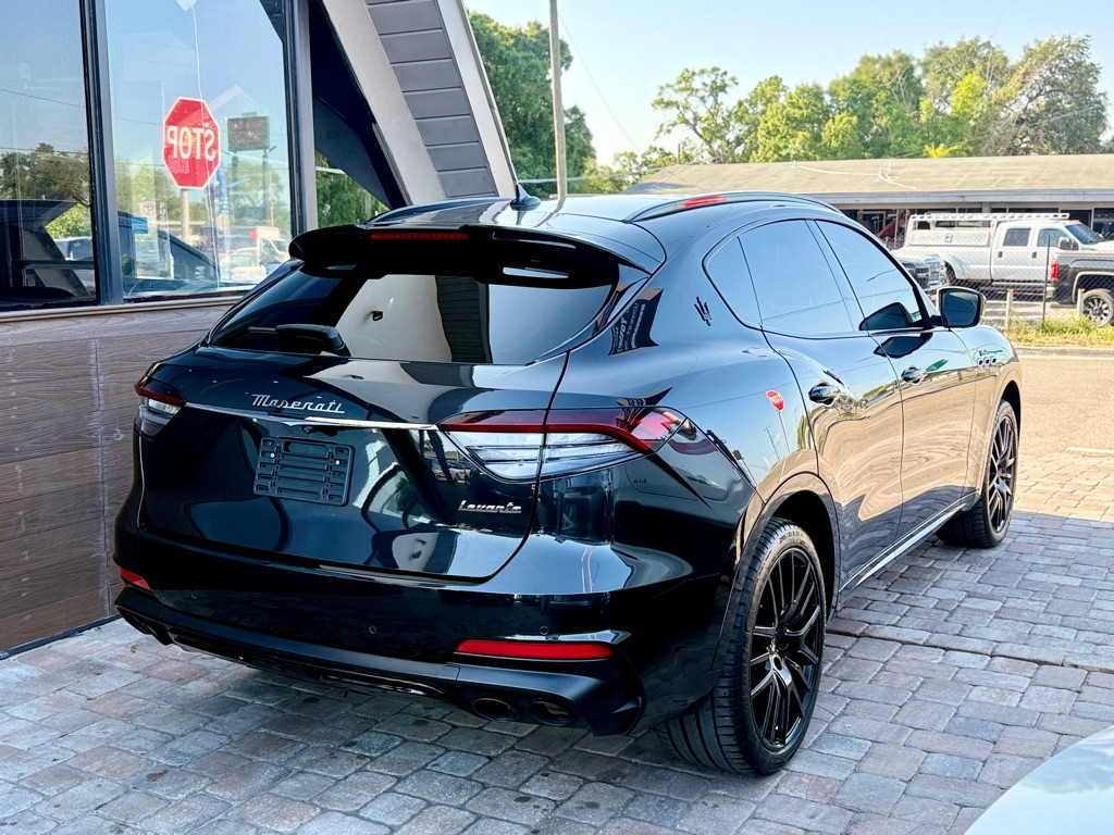 Photo 10 of this MASERATI LEVANTE