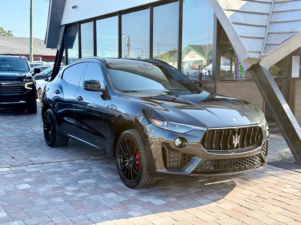 Photo 4 of this MASERATI LEVANTE