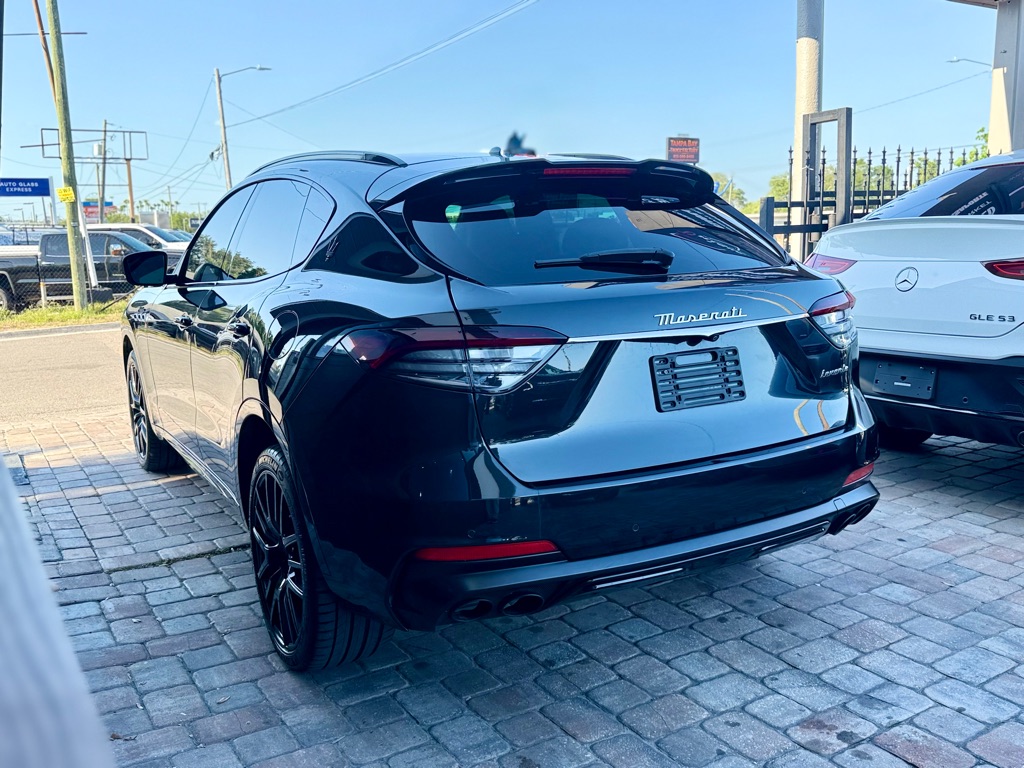Photo 8 of this MASERATI LEVANTE