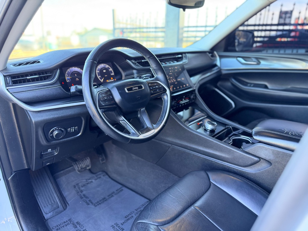 Photo 13 of this JEEP GRAND CHEROKEE