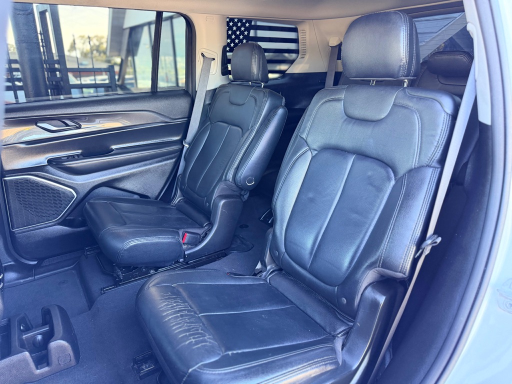 Photo 16 of this JEEP GRAND CHEROKEE