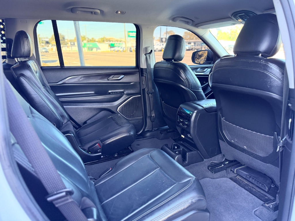 Photo 18 of this JEEP GRAND CHEROKEE
