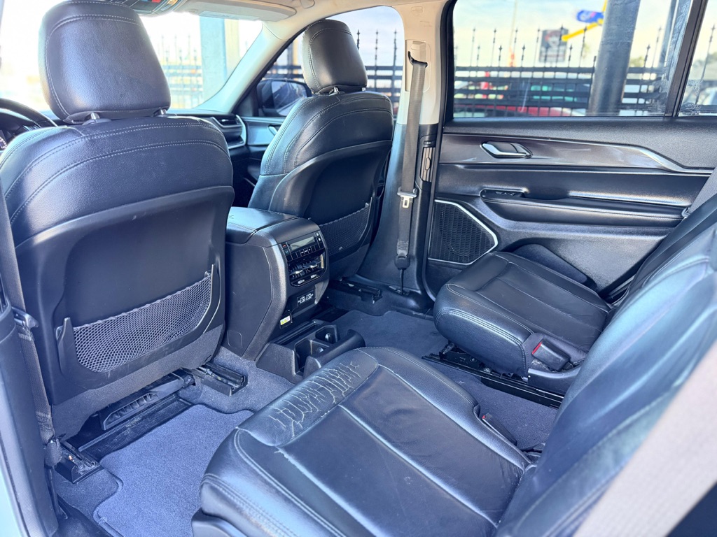 Photo 22 of this JEEP GRAND CHEROKEE