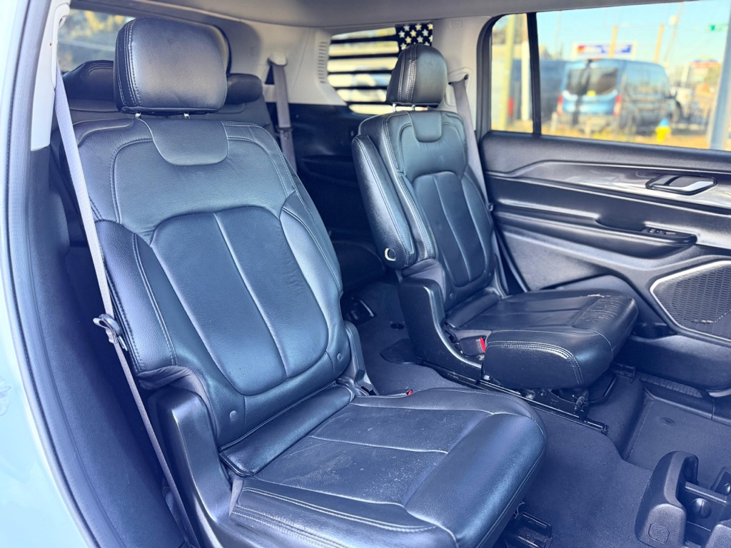 Photo 21 of this JEEP GRAND CHEROKEE