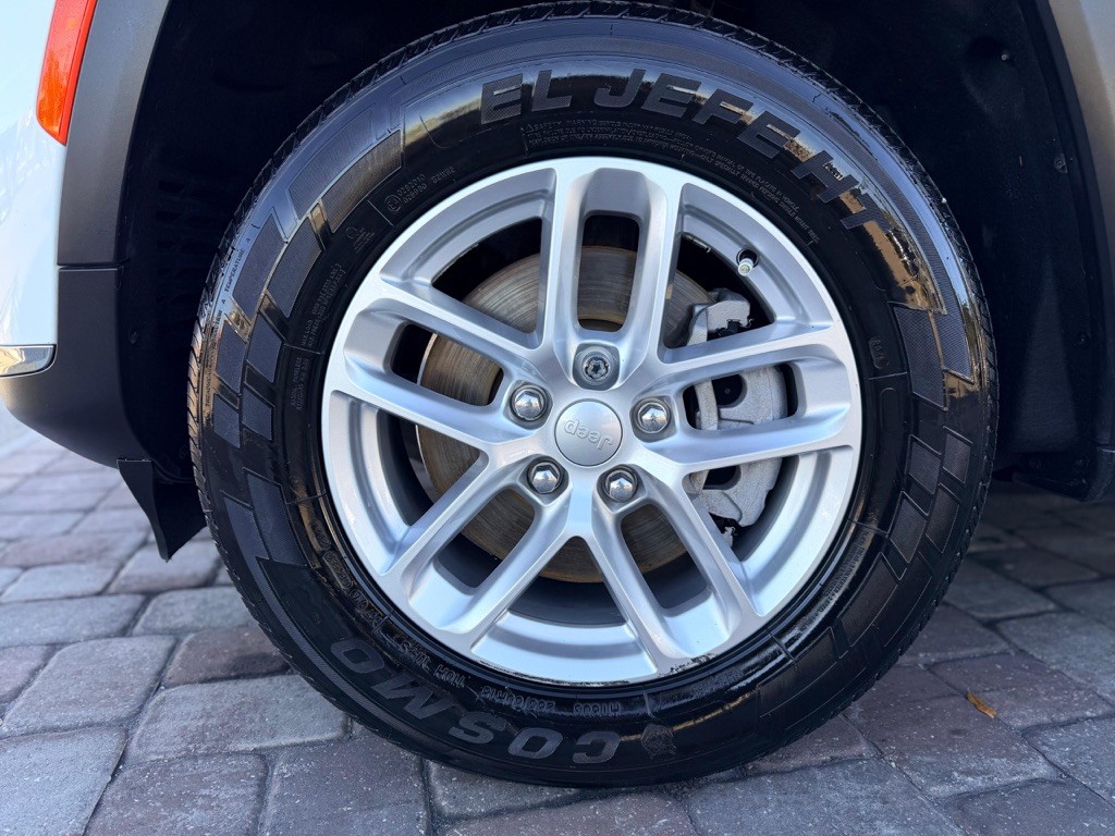 Photo 9 of this JEEP GRAND CHEROKEE