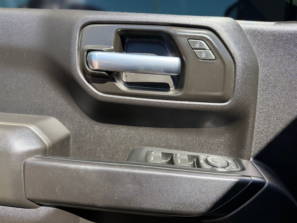 Photo 29 of this CHEVROLET SILVERADO 1500
