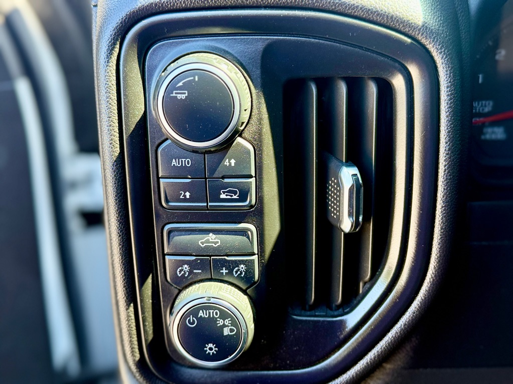 Photo 40 of this CHEVROLET SILVERADO 1500