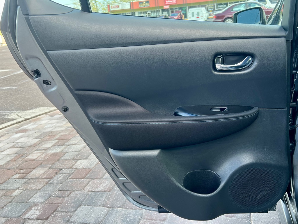 Photo 37 of this NISSAN LEAF