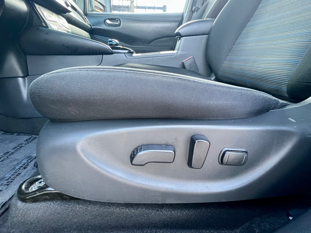 Photo 35 of this NISSAN LEAF