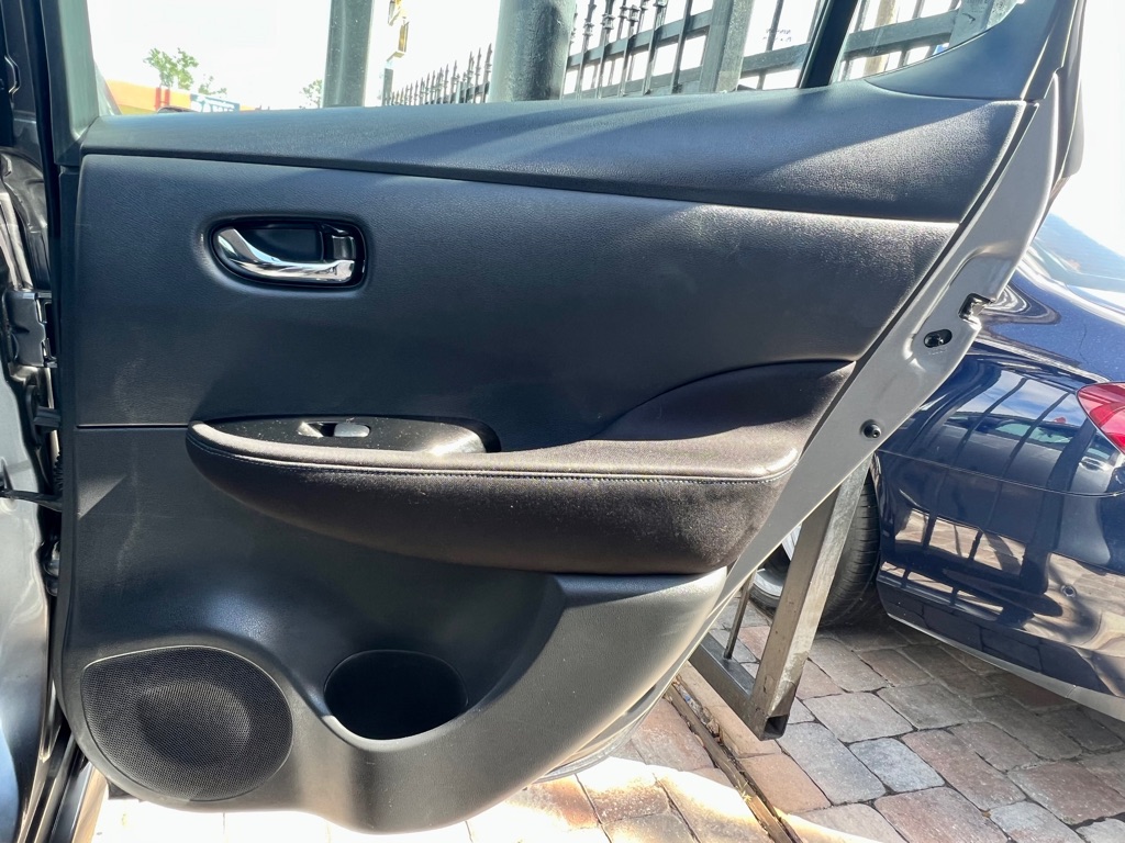 Photo 38 of this NISSAN LEAF