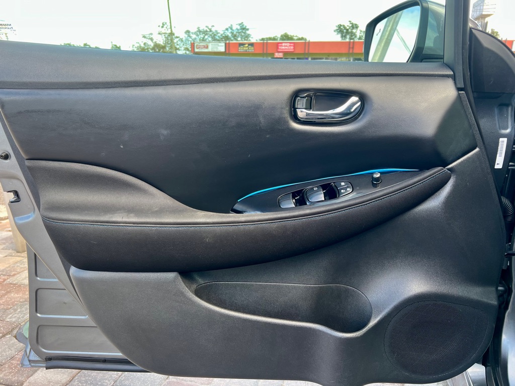 Photo 34 of this NISSAN LEAF