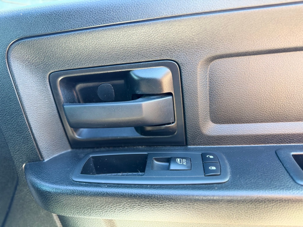 Photo 35 of this RAM 1500 CLASSIC