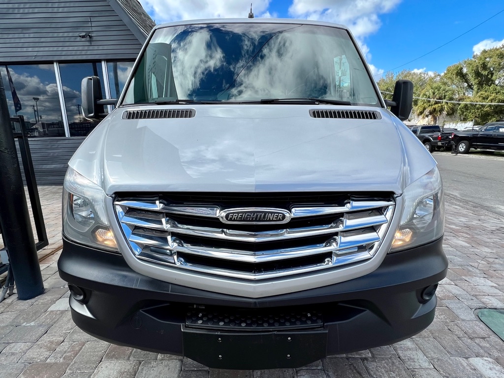 Photo 3 of this FREIGHTLINER SPRINTER