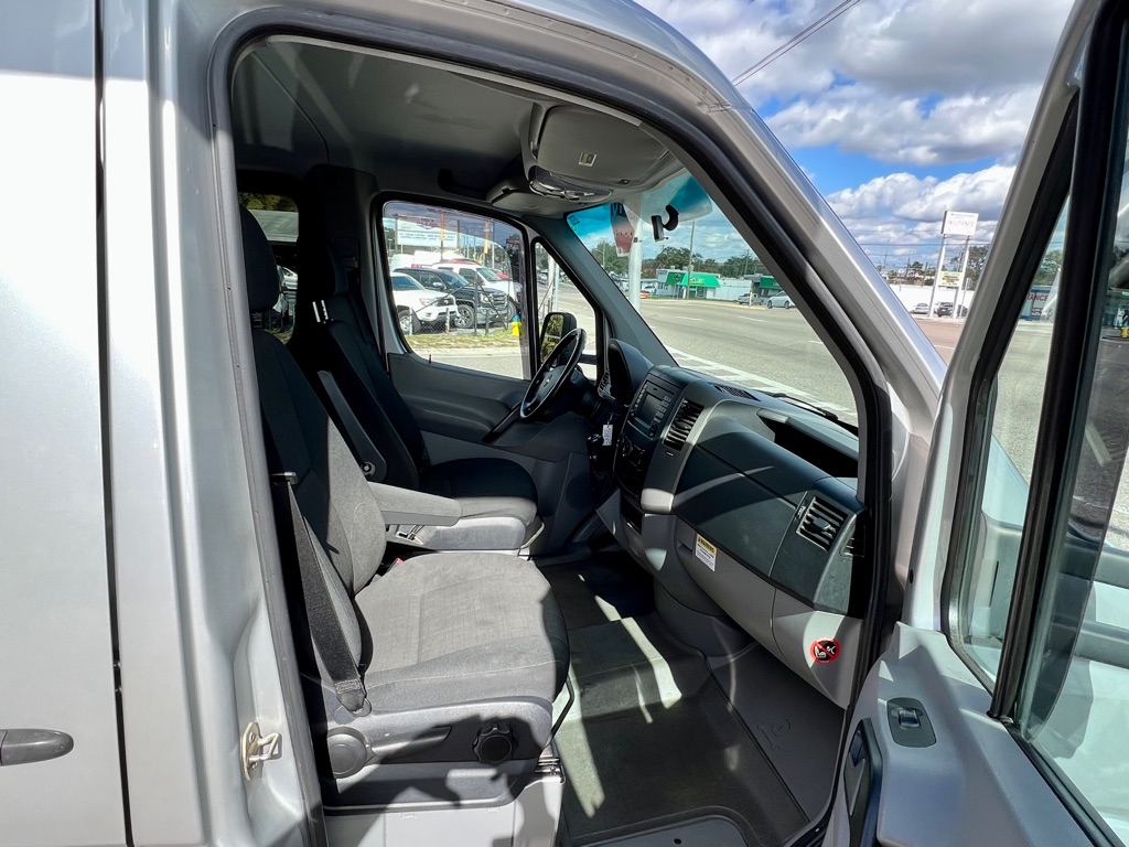 Photo 22 of this FREIGHTLINER SPRINTER