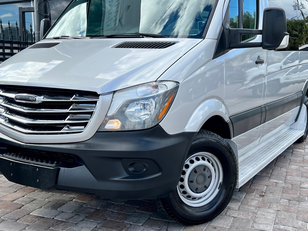 Photo 26 of this FREIGHTLINER SPRINTER