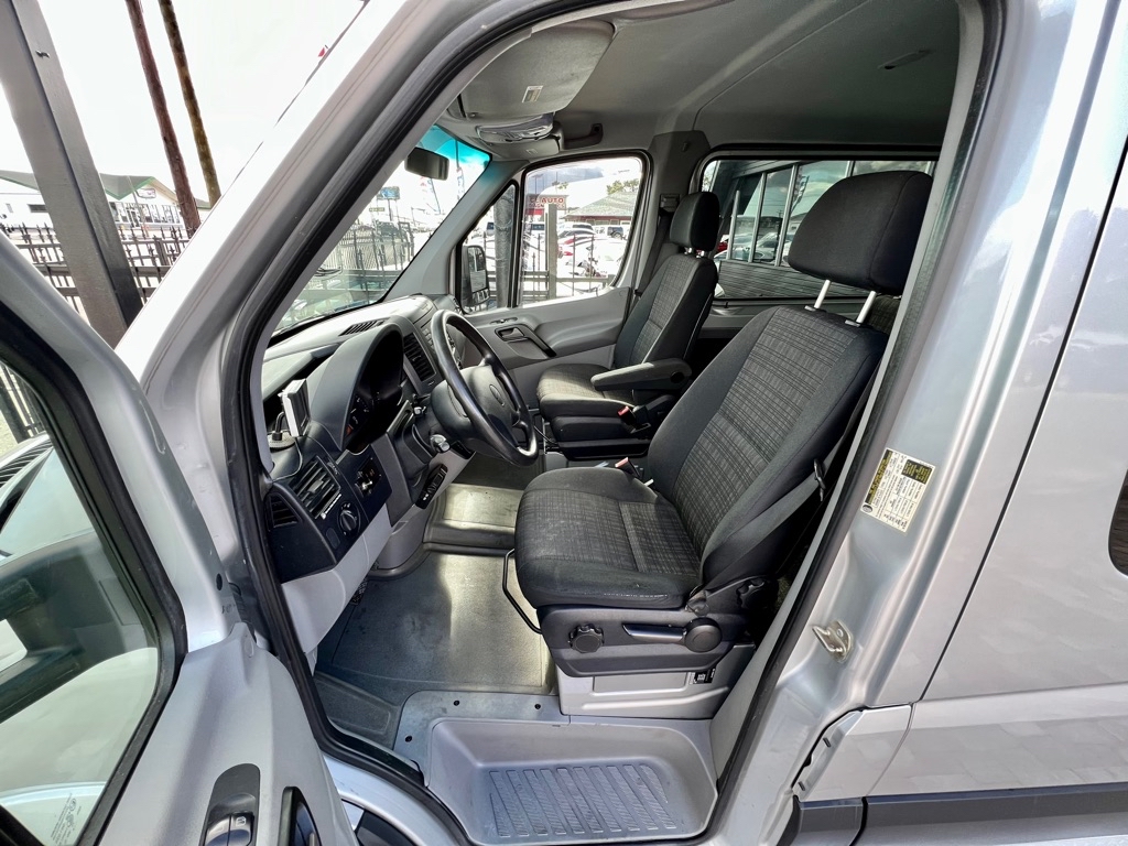 Photo 13 of this FREIGHTLINER SPRINTER