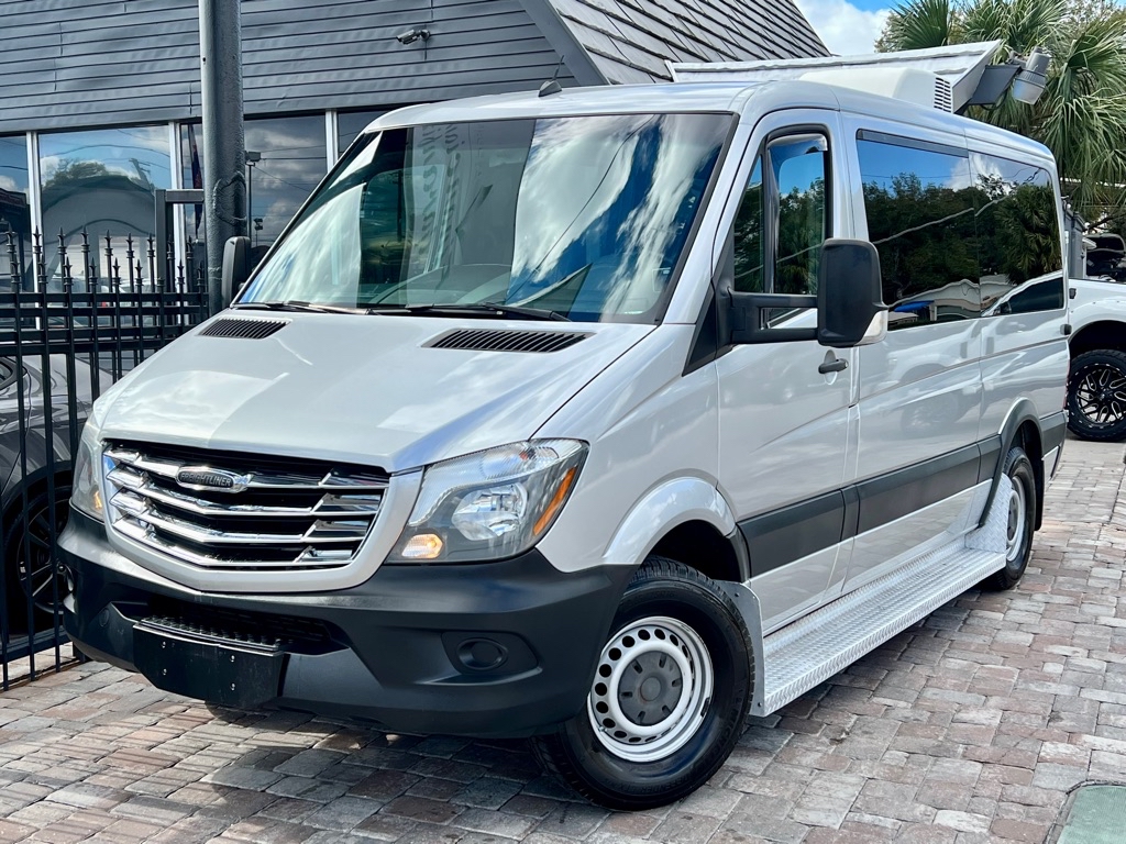 Photo 28 of this FREIGHTLINER SPRINTER