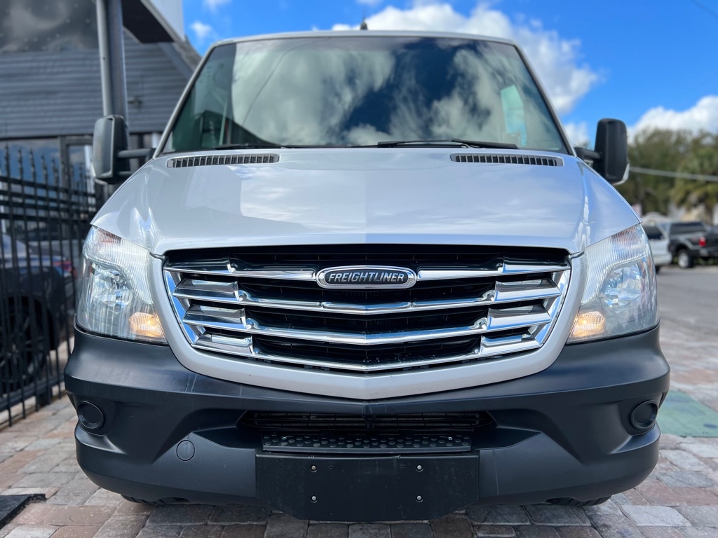 Photo 31 of this FREIGHTLINER SPRINTER