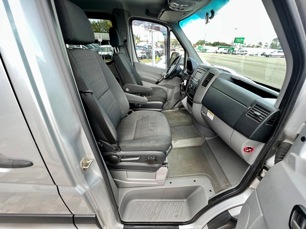 Photo 37 of this FREIGHTLINER SPRINTER