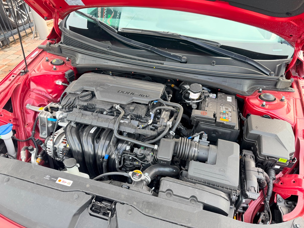 Photo 21 of this HYUNDAI ELANTRA