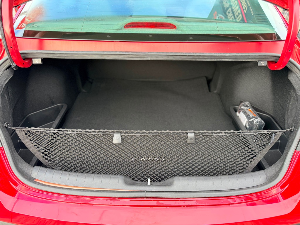 Photo 22 of this HYUNDAI ELANTRA
