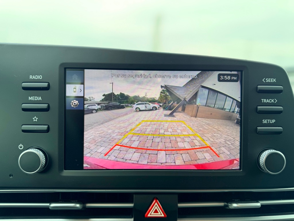 Photo 12 of this HYUNDAI ELANTRA