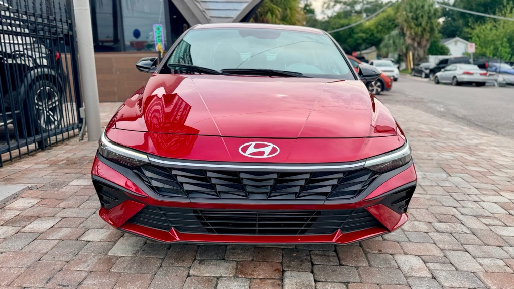 Photo 23 of this HYUNDAI ELANTRA