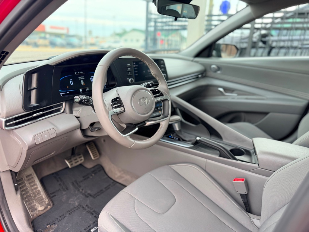 Photo 9 of this HYUNDAI ELANTRA