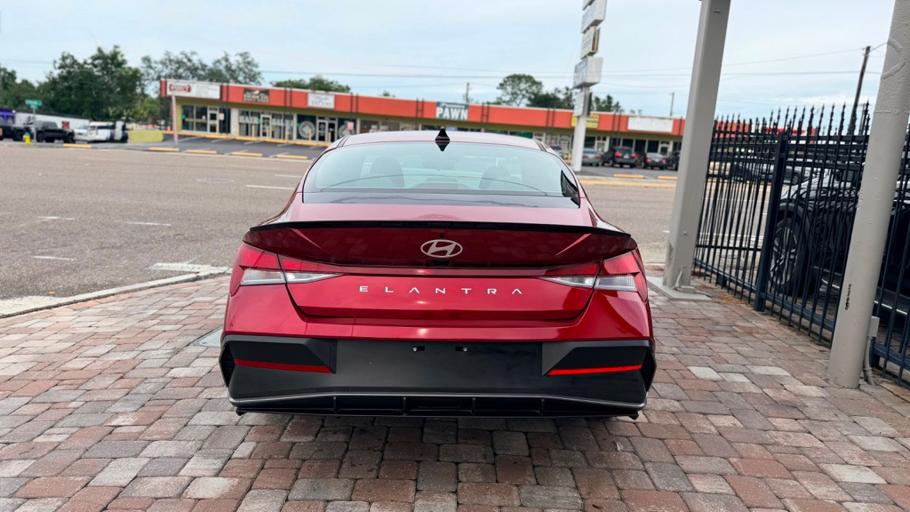 Photo 24 of this HYUNDAI ELANTRA